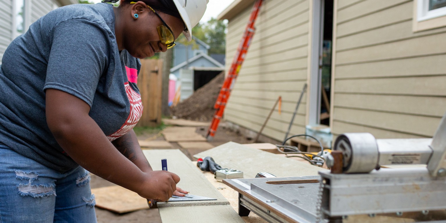 Kianna Chase measures a board.