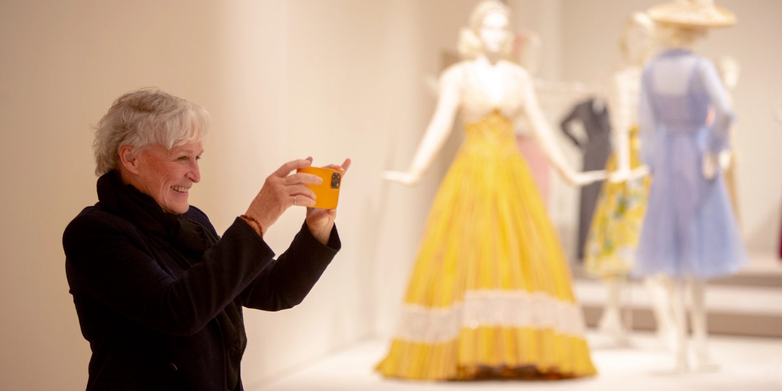 guidance Angry Daddy Photo gallery: Actress Glenn Close visits costume exhibition at Eskenazi  Museum: IU News