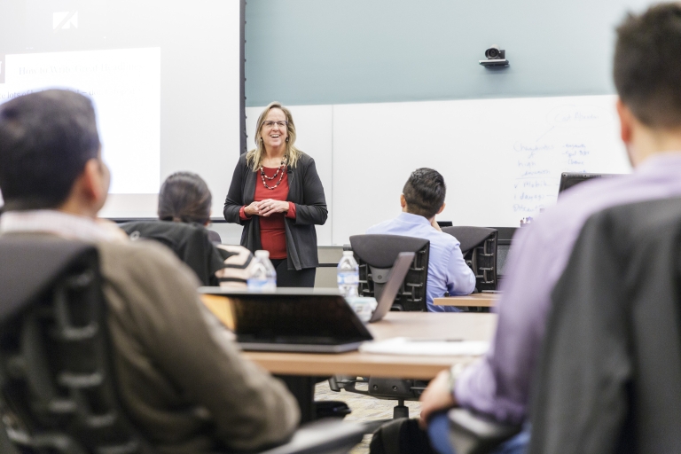 Kim Saxton teaching a class 