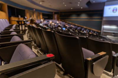 a large collection of seats in a lecture hall