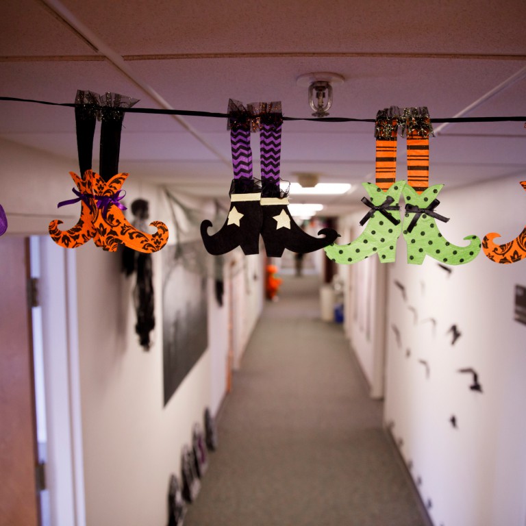 halloween hallway decorations