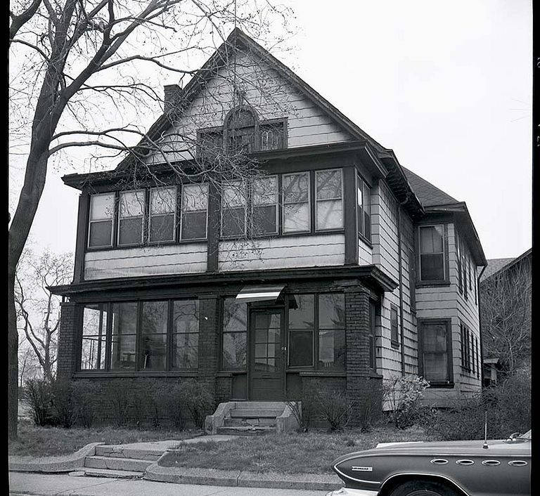 A house that once stood at 402 California St.