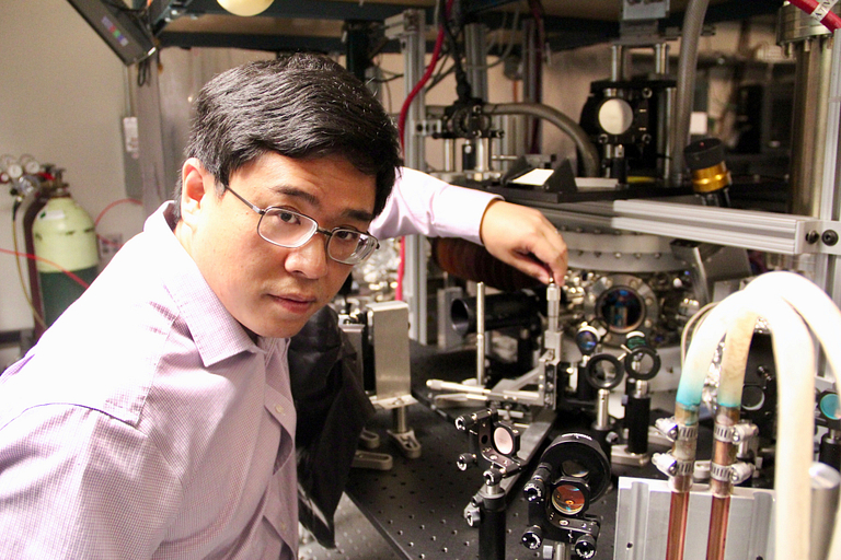 Le Luo poses in his lab.