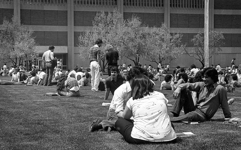 Students chill out in 1980.