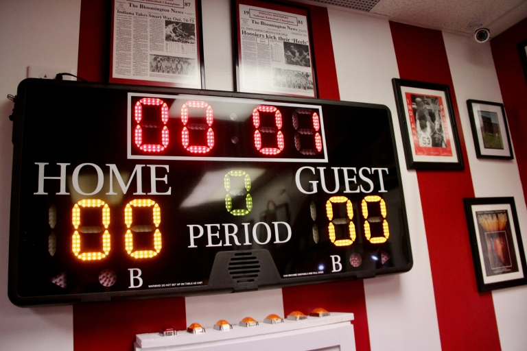 A basketball scoreboard is featured in the escape room.