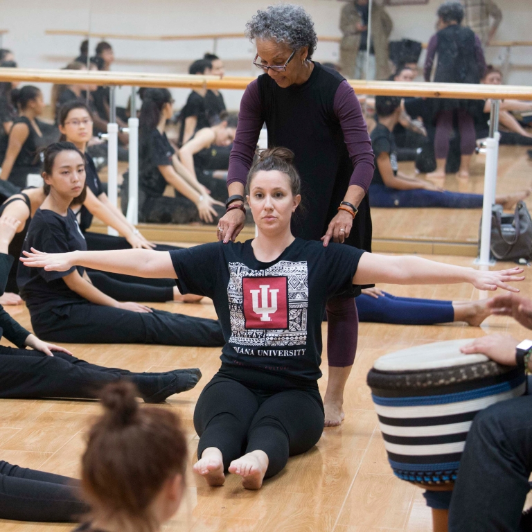 Iris Rosa teaches a class offered to Chinese students as part of a recent trip to Beijing. 