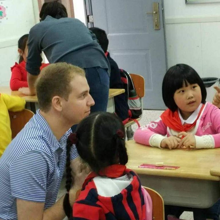 Stephen Hopkins teaches English to Chinese children