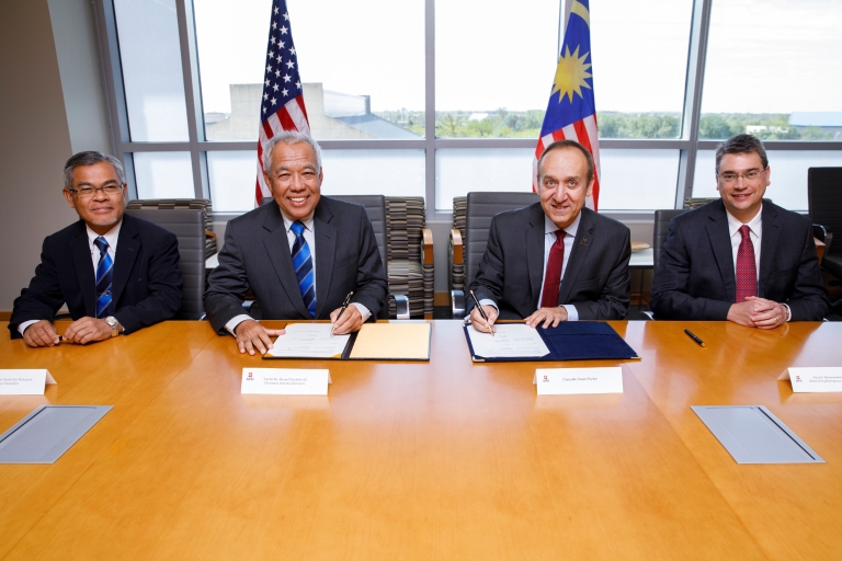 IUPUI Chancellor Nasser H. Paydar poses with UTeM representatives.