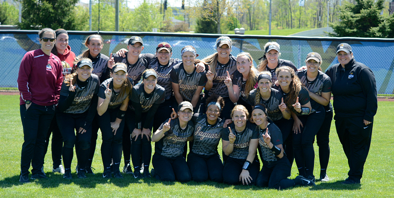 IUPUI softball team poses after its 20-6 Summit League clinching victory.