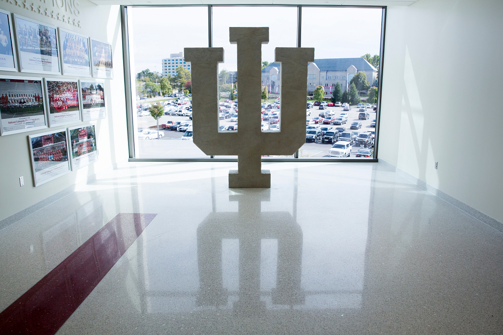 A statue of the IU logo