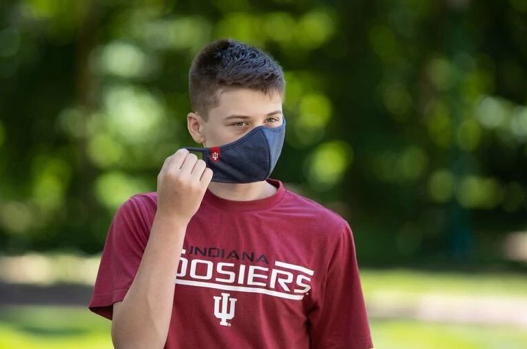 A student wears an IU-branded mask