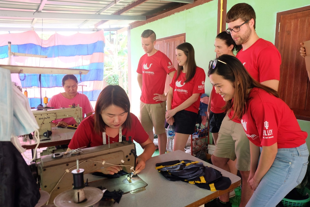 Kelley School of Business students in Thailand.