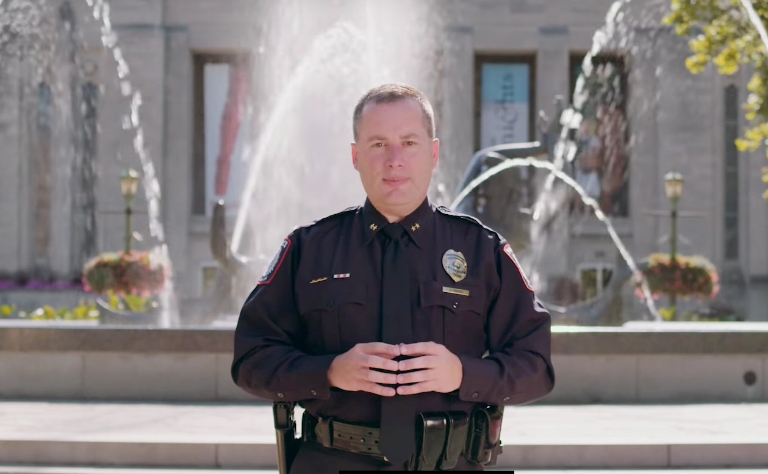 An IU police officer in front of Showalter Fountain.