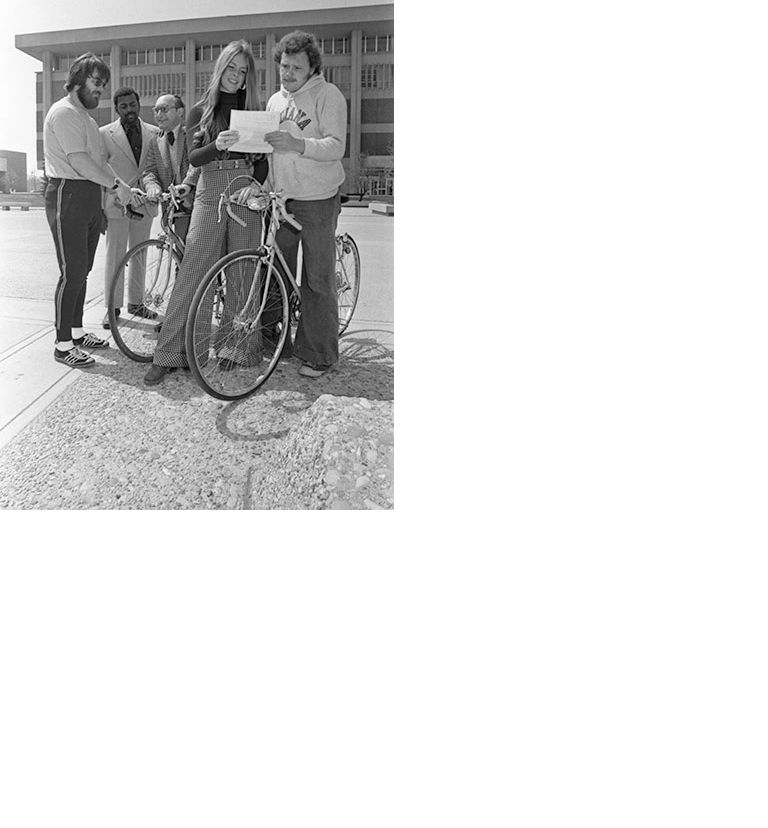 A group of people on IUPUI's campus in 1974. 