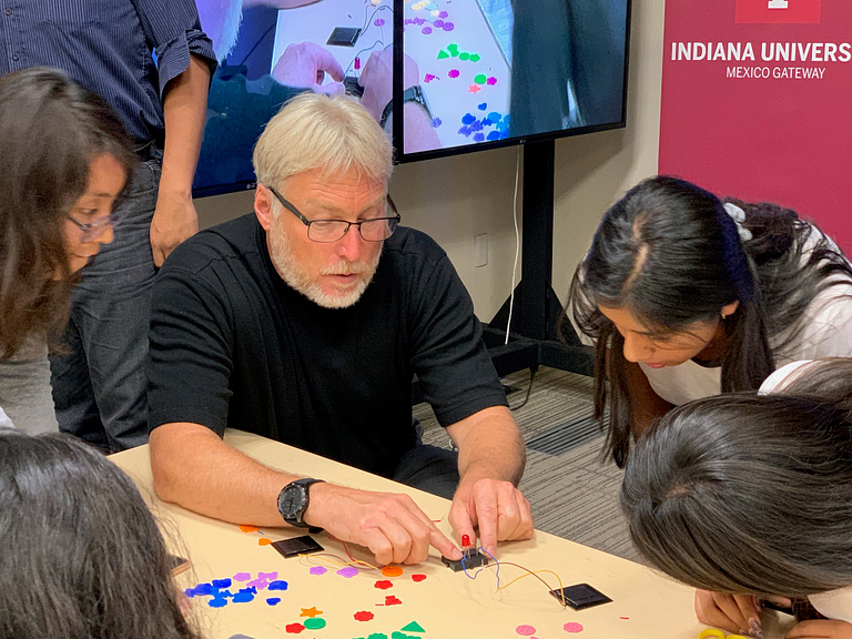 Peter Schubert teaches students in Mexico.