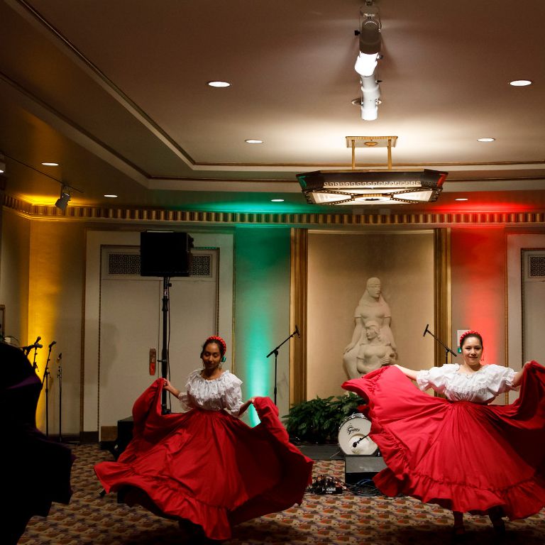 Ballet Folórico performs