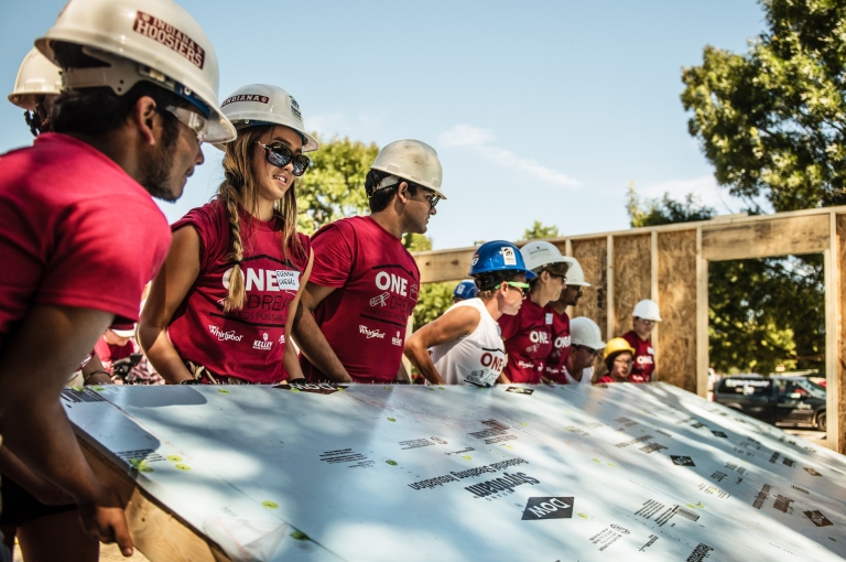IU students build a house with Habitat for Humanity