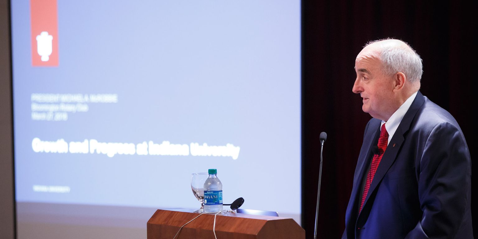 IU President McRobbie speaking to the Rotary Club of Bloomington