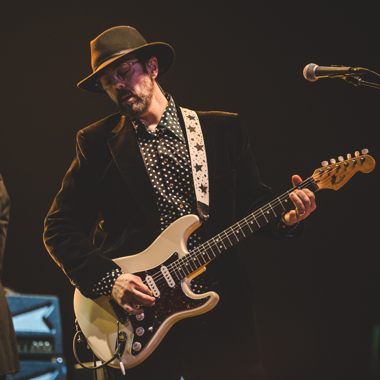 Mark Plati plays the guitar