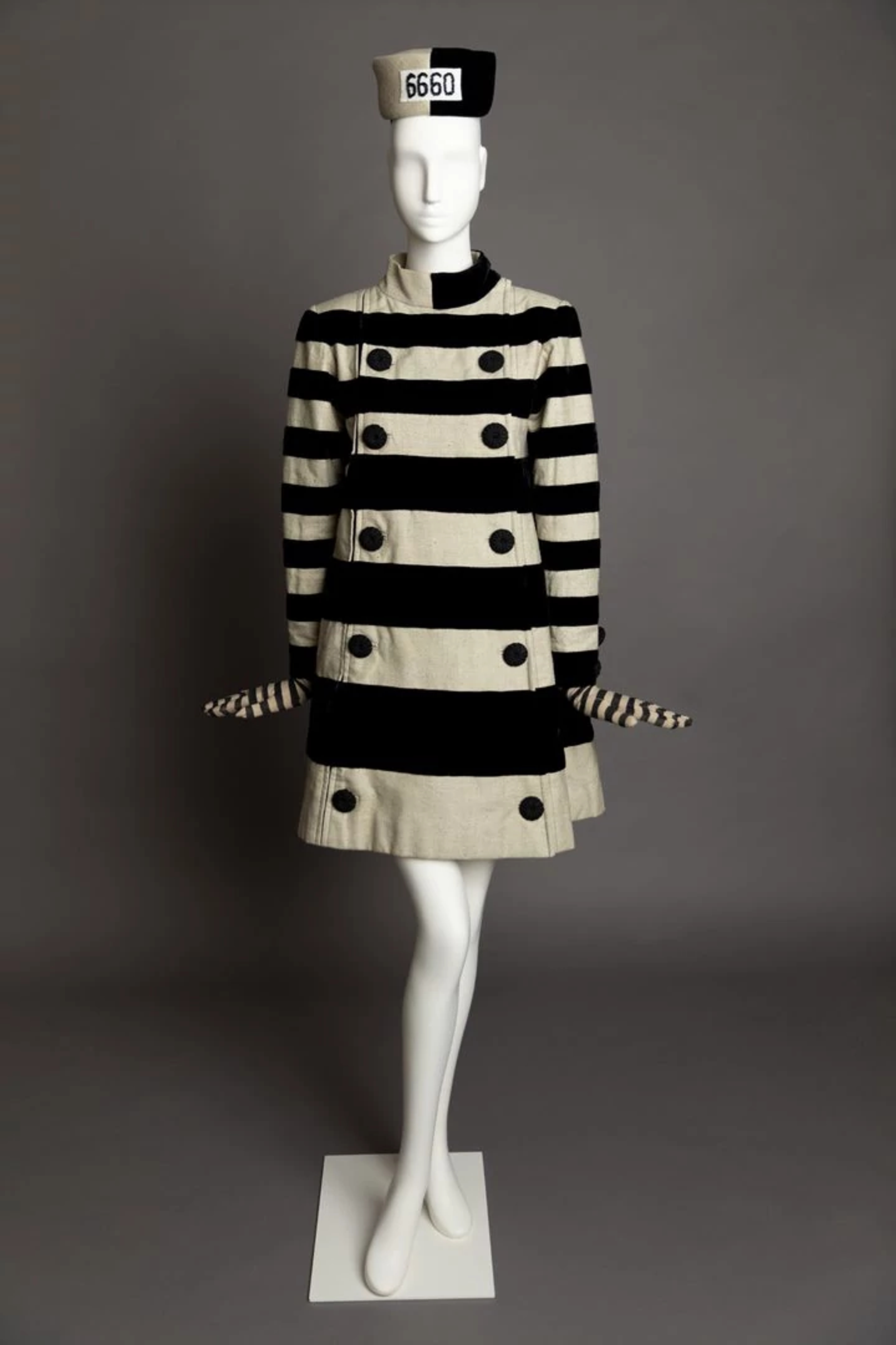 Cruella De Vil Costume: How To Dress Up As Fashion's Favourite