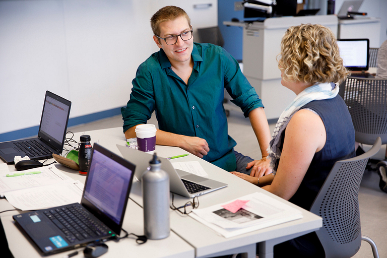 Instructional consultant and media specialist Matt Barton works with an IU faculty member.