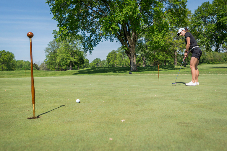 Marion Debove practices her long putts.